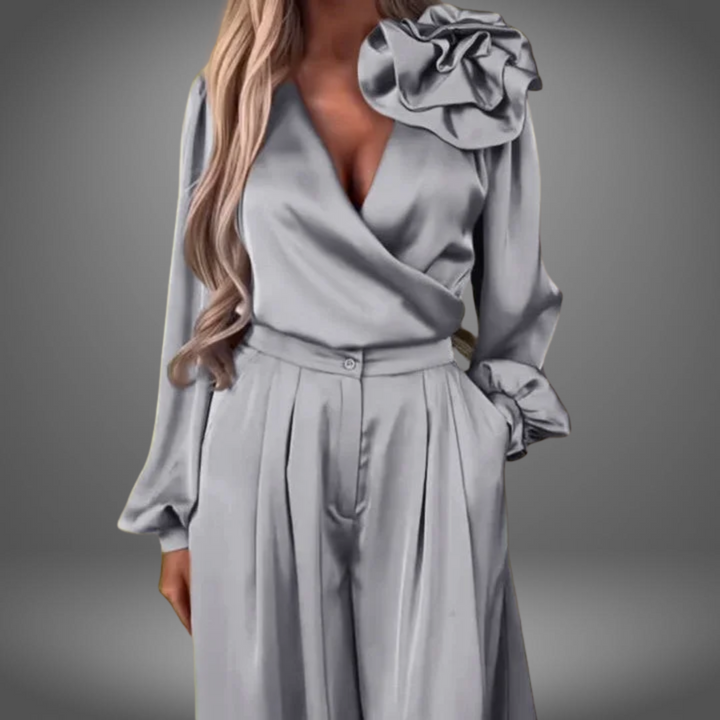 VanBruggen™ | Luxe set met een satijnen blouse en wijde broek