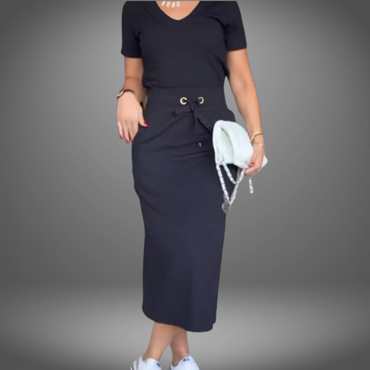 VanBruggen™ | Stijlvolle dames top en rok met een elegante V-hals