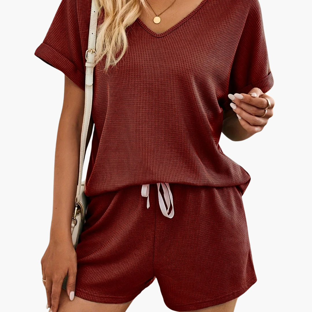 VanBruggen™ | Luchtige tweedelige set – V-hals top en shorts