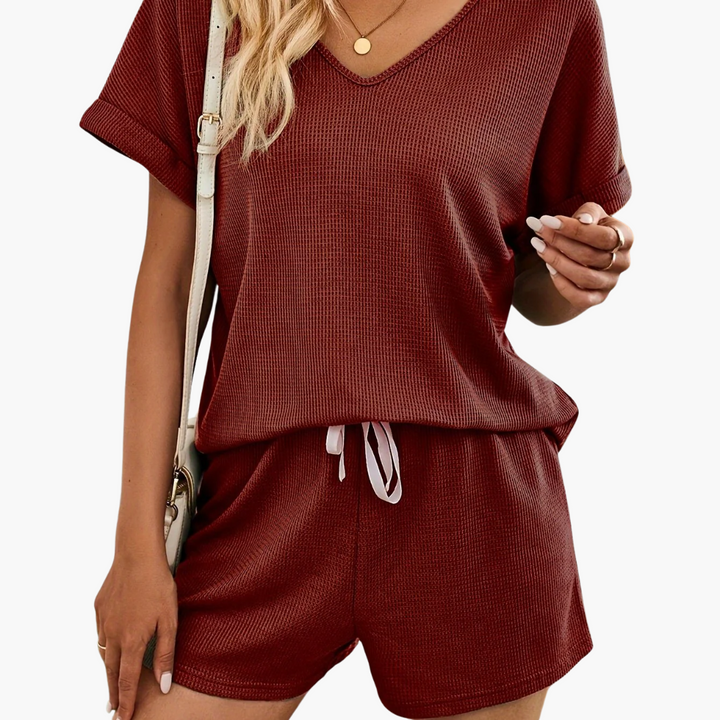 VanBruggen™ | Luchtige tweedelige set – V-hals top en shorts