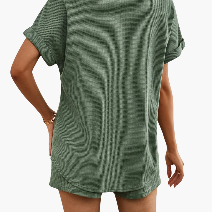 VanBruggen™ | Luchtige tweedelige set – V-hals top en shorts