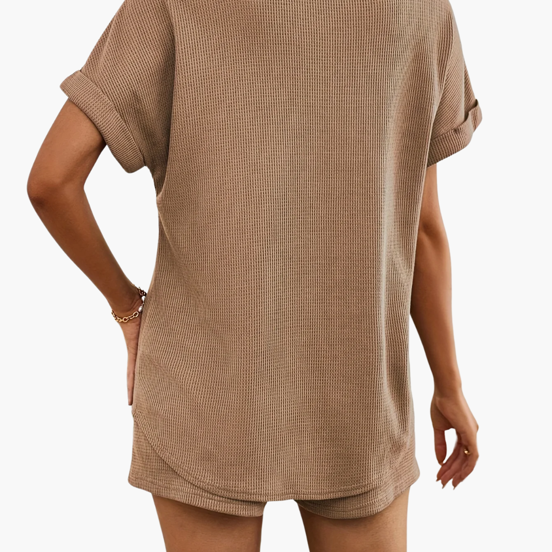 VanBruggen™ | Luchtige tweedelige set – V-hals top en shorts