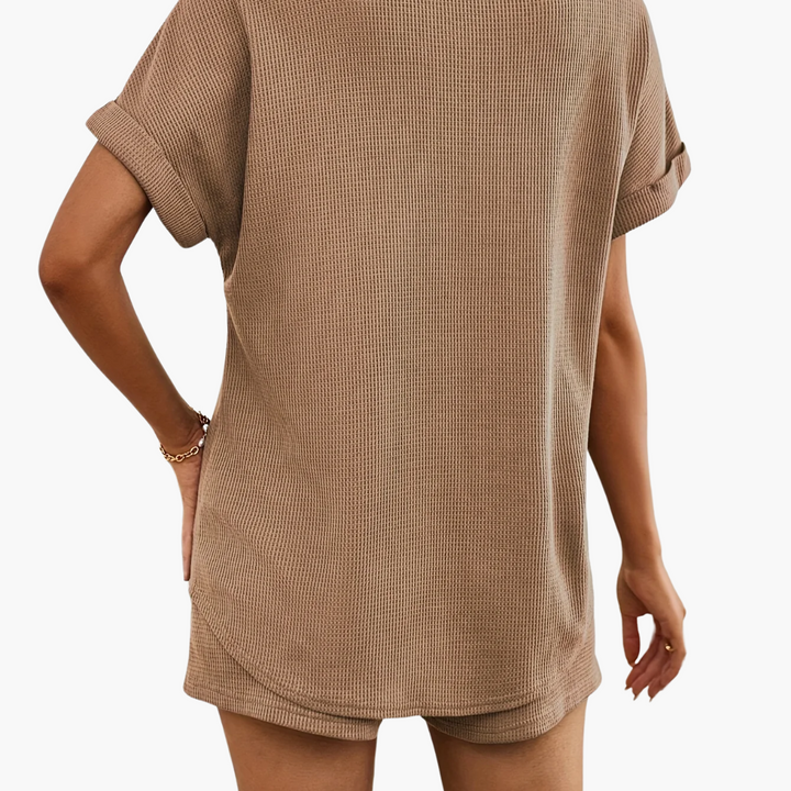 VanBruggen™ | Luchtige tweedelige set – V-hals top en shorts