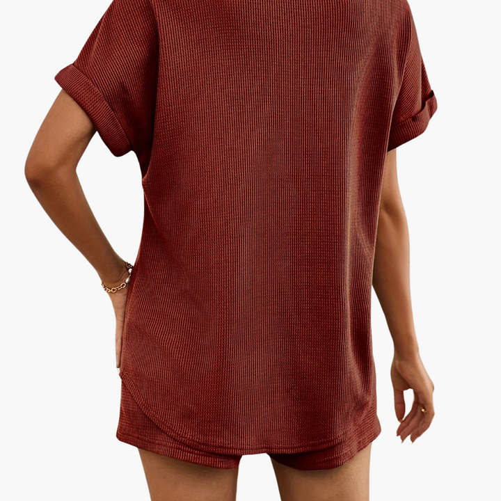 VanBruggen™ | Luchtige tweedelige set – V-hals top en shorts